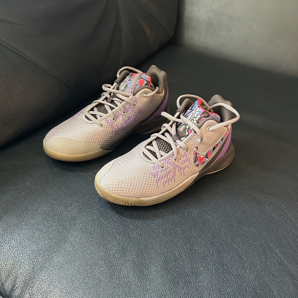 KYRIE FLYTRAP II ,Size 6.5, Atmosphere Grey/Bright Crimson/Lavender